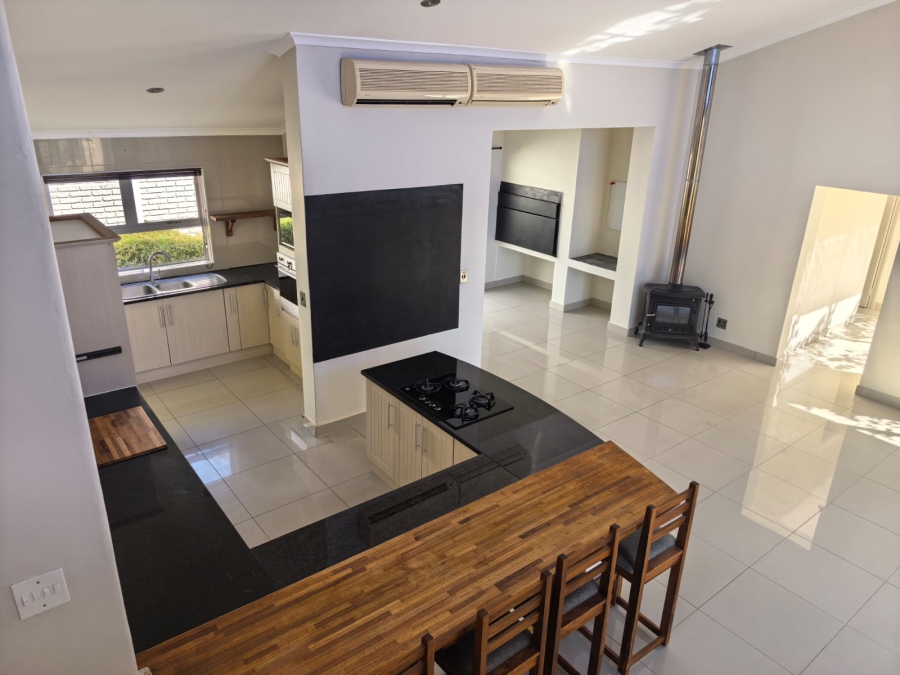 To Let 4 Bedroom Property for Rent in Steynsrust Western Cape